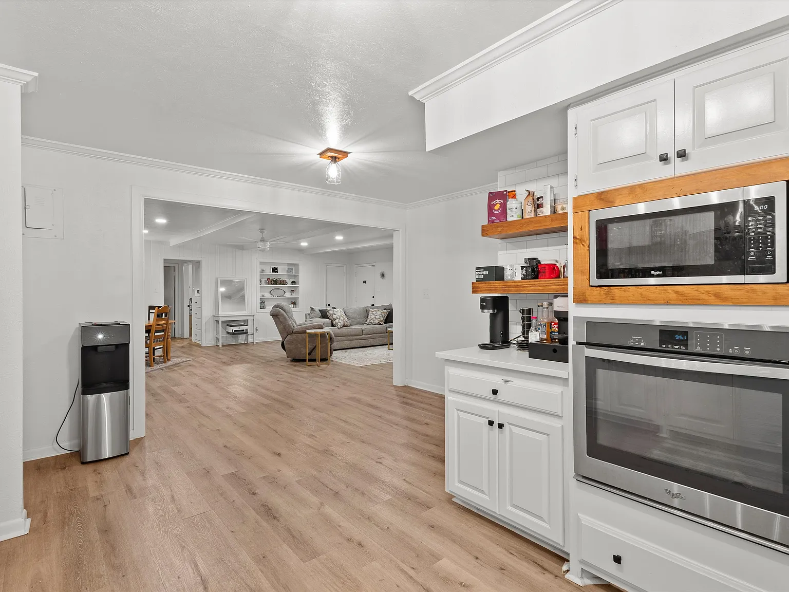 4 bed, 2478 sqft, $2,400 — Photo 3