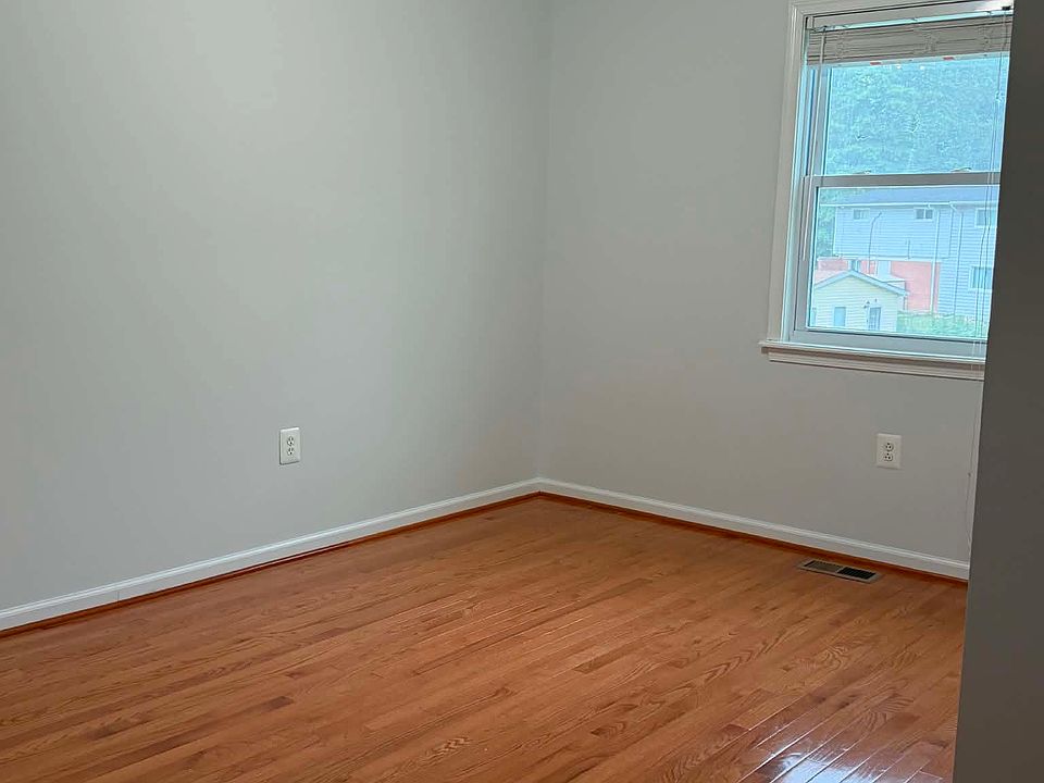 1st image of 4528 Weyburn Dr