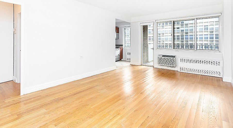 1st image of 135 W 96th St APT 10E