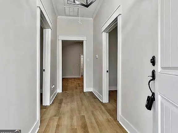 2nd image of 8 Long St