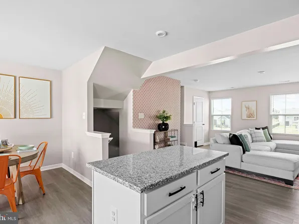 242 Rhea Dr, Martinsburg, WV 25403