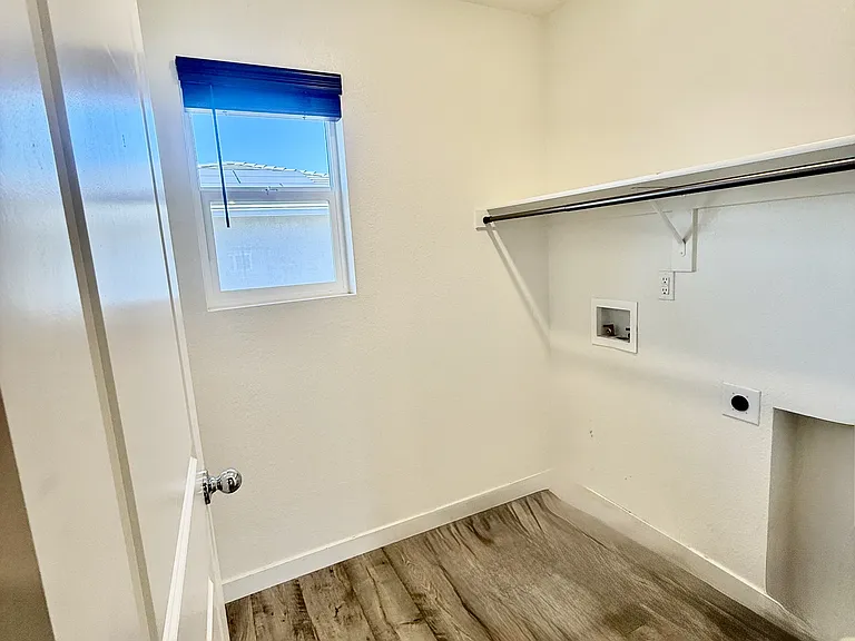 975 Franklin St — Photo 33