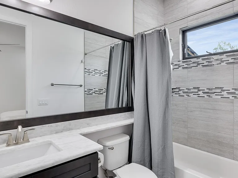 6423 Livingston Woods Ln — Photo 24