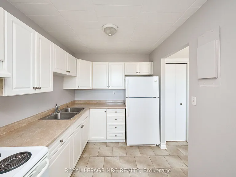 90 Woodlawn Rd #4 — Photo 8