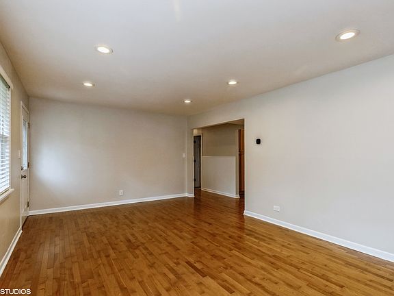 2nd image of 16070 W Des Plaines Dr