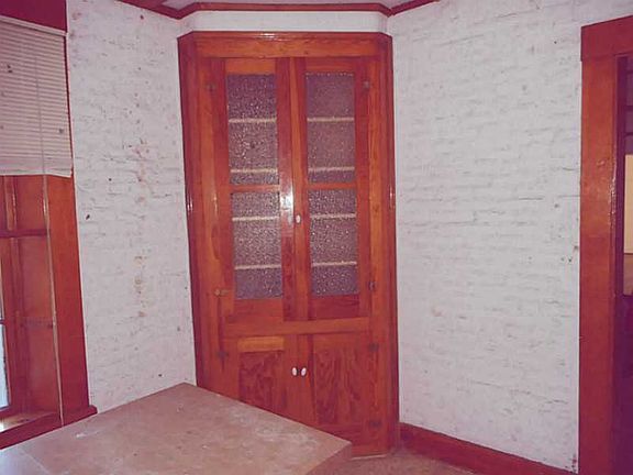 4th image of 609 W Jefferson St