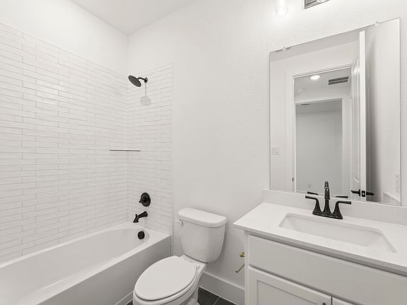 5th image of 612 Corner Post Ln