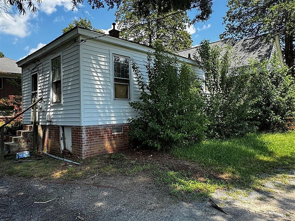 2nd image of 2811 N Main St