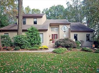 5 Storrs Ct, Mahwah, NJ 07430