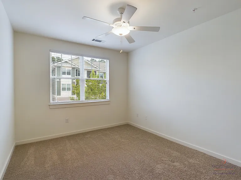 Mystic Bluff Apartments — Photo 136