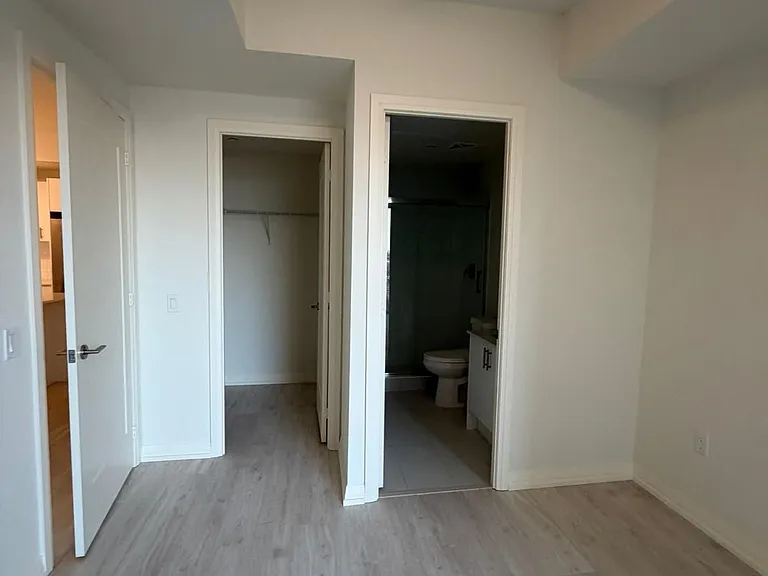 27 Korda Gate #1502 — Photo 14