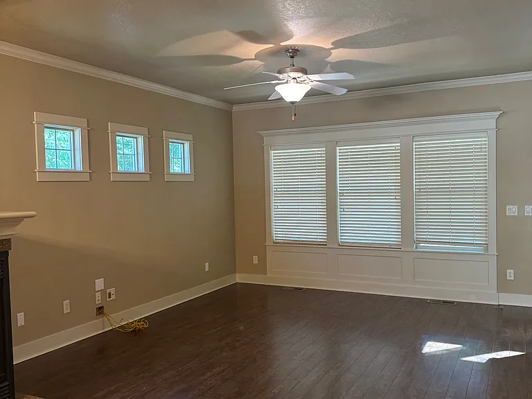 894 E Shadow Creek Ln — Photo 9