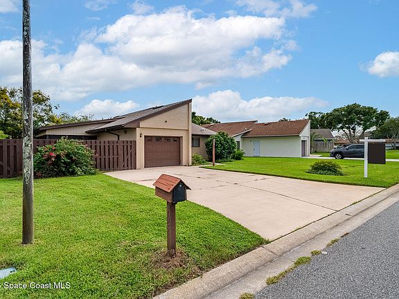 3rd image of 305 Bayhead Dr