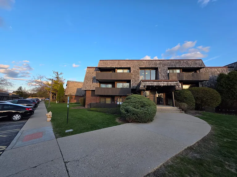 Front entrance. Only half flight of stairs, 2nd floor apartment.