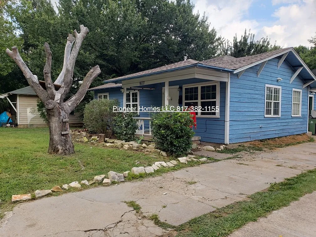 Building Photo - 907 Walters Ln
