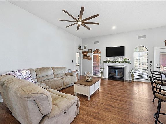3rd image of 100 Robin Ave