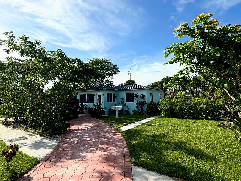 entry & driveway
