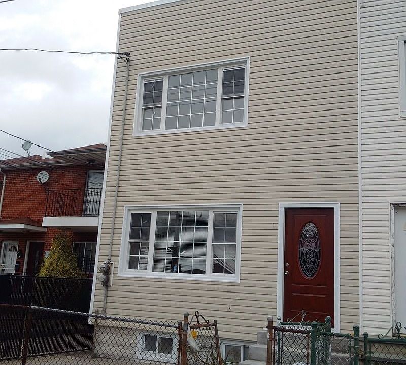 1st image of 1241 E 92nd St