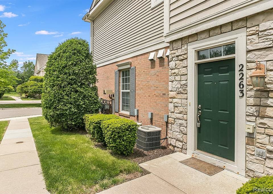 1st image of 2263 Pinecroft Dr