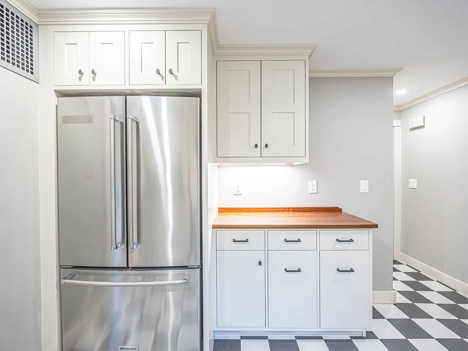 4 bed, 3.0 bath, 2126 sqft, $6,300 — Photo 3