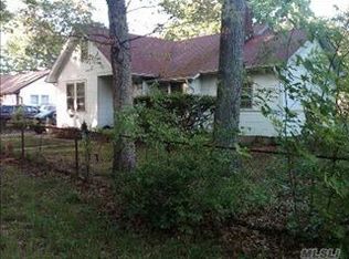 9 Hawthorne Ave, Nesconset, NY 11767