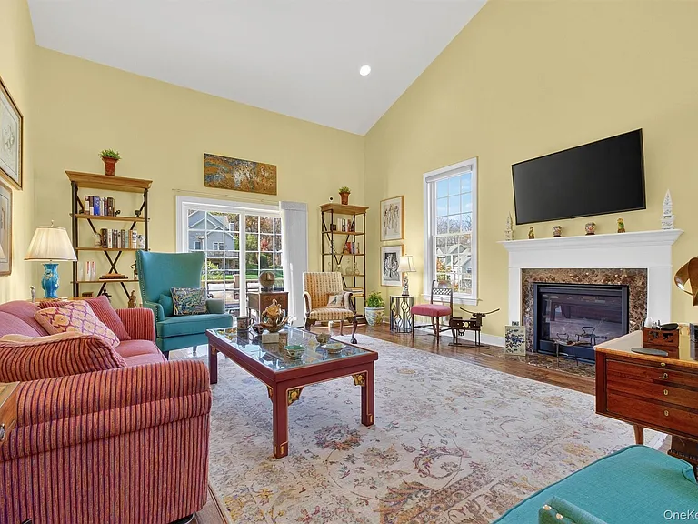 17 Deforest Dr — Photo 11