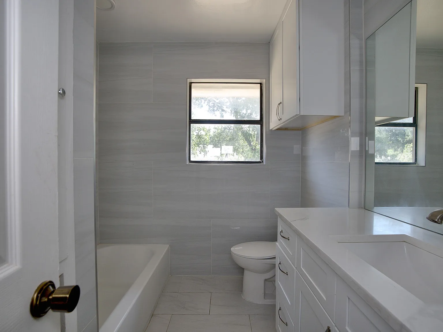 3 bed, 1709 sqft, $3,200 — Photo 1