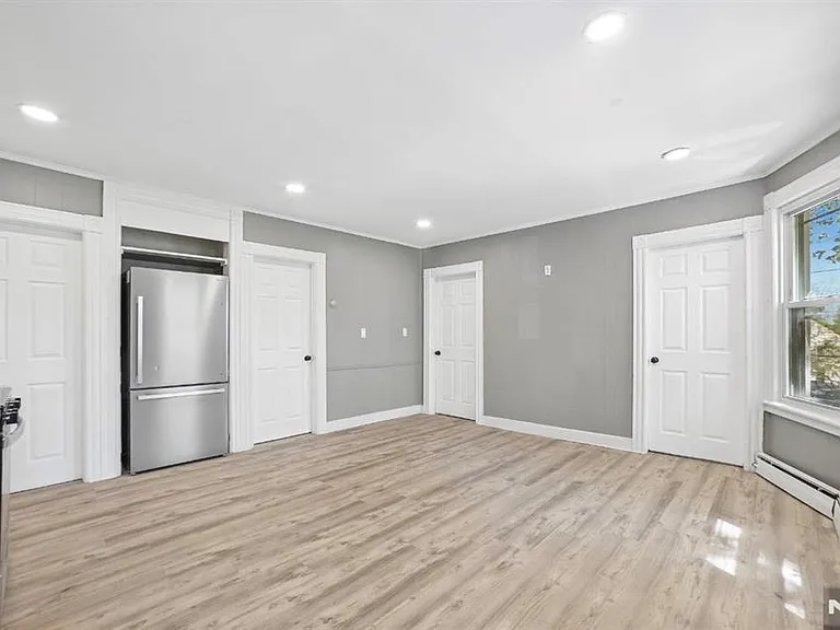 7 Belle Ave #1 — Photo 3