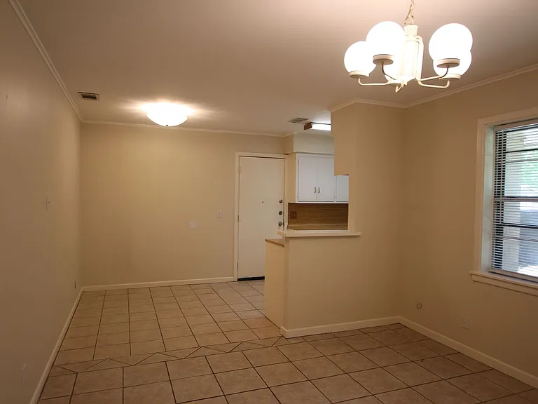3306 Greg Ln — Photo 6