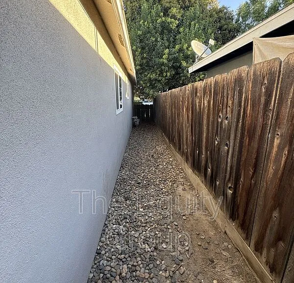 547 W Tulare Ave #A — Photo 14