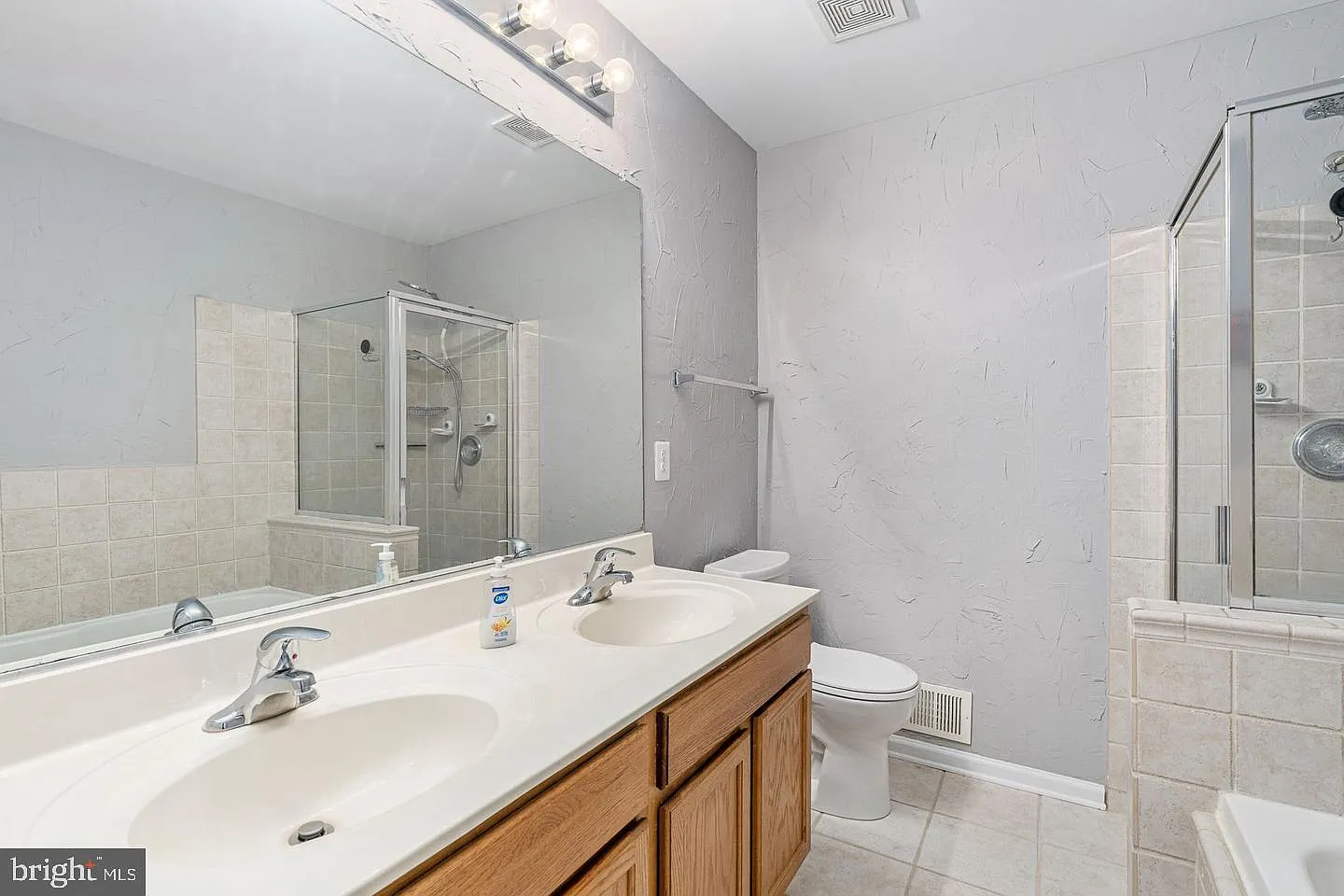 4 bed, 3.5 bath, 1448 sqft, $3,300 — Photo 4