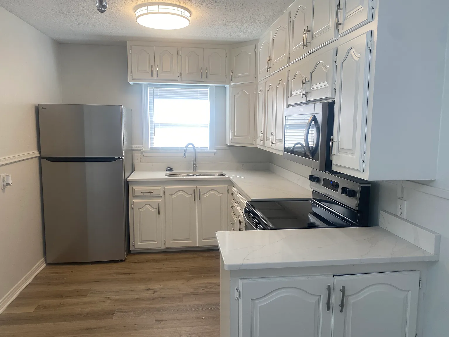 2 bed, 1078 sqft, $1,195 — Photo 3