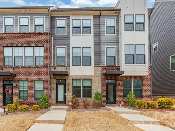 924 Broad River Ln, Charlotte, NC 28211
