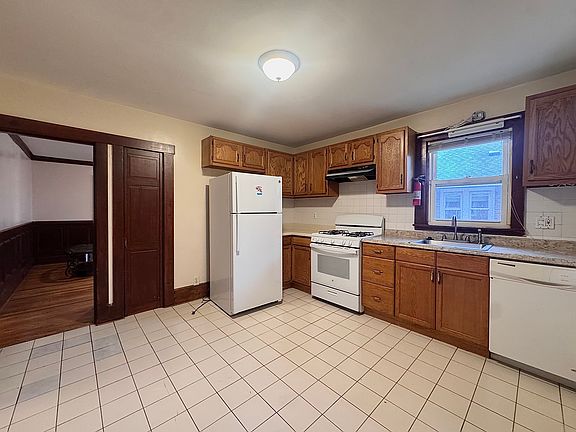 3rd image of 28 Alewife Brook Pkwy #2B