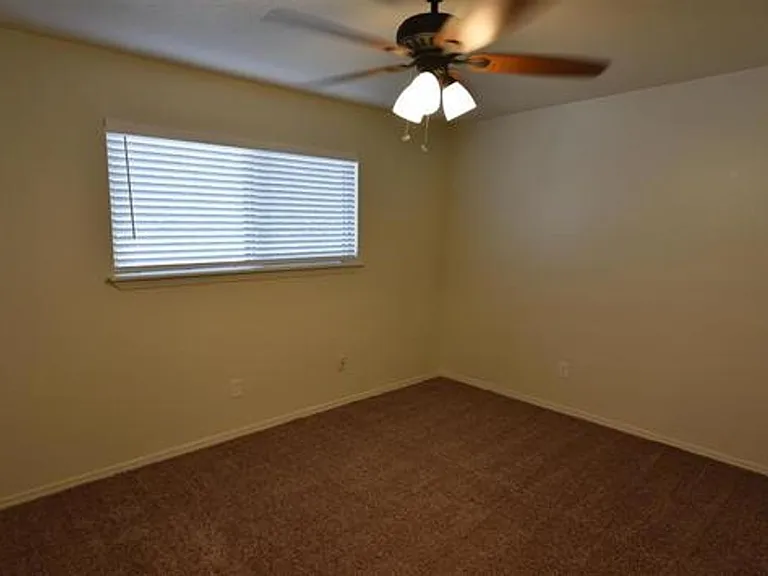 111C Rhonda St — Photo 11