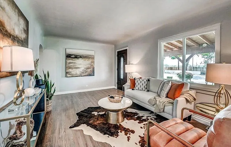 4 bed, 2.0 bath, 1111 sqft, $2,795 — Photo 3
