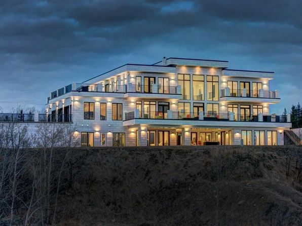 980 101st St SW, Calgary, AB T3H 3Z5