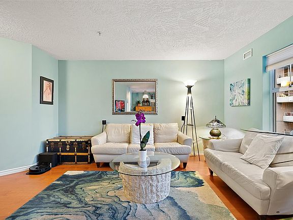 3rd image of 935 Johnson St #302