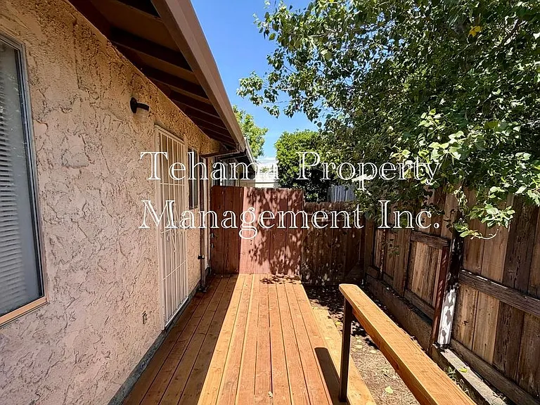 1527 Lincoln St — Photo 11