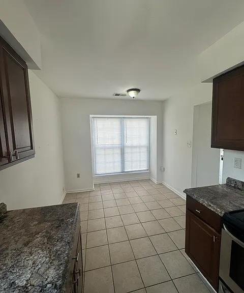 kitchen table space