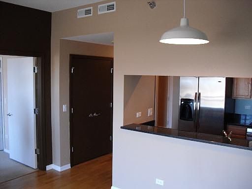 5th image of 100 N Hermitage Ave Unit 914