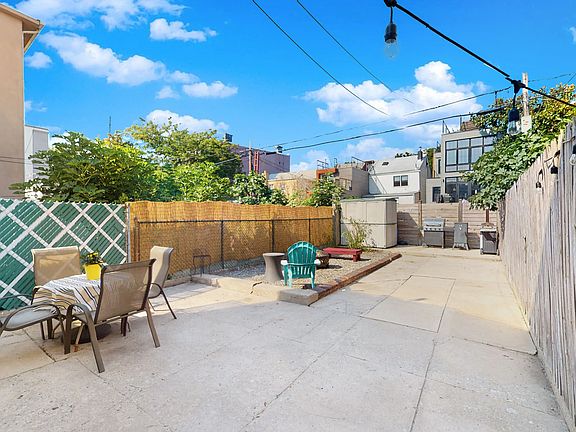 3rd image of 277 18th St #1