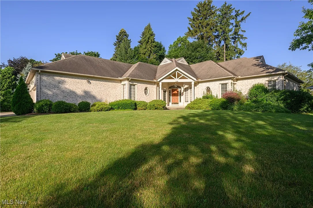 1110 Mansion Dr photo 1