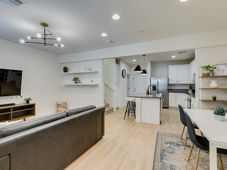 77 Alamere Falls Dr — Photo 11