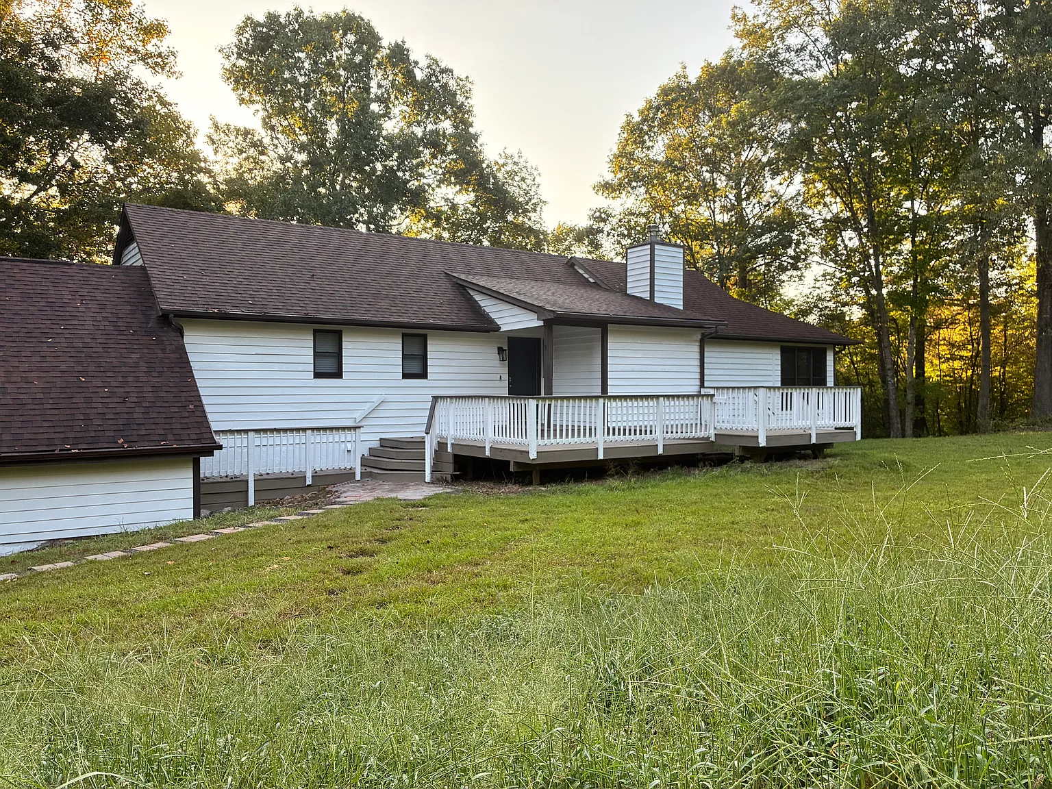 5 bed, 3200 sqft, $3,800 — Photo 3