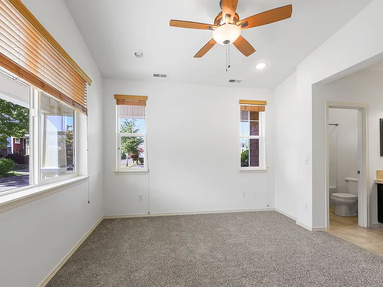 7601 Rushmore Way NE — Photo 22