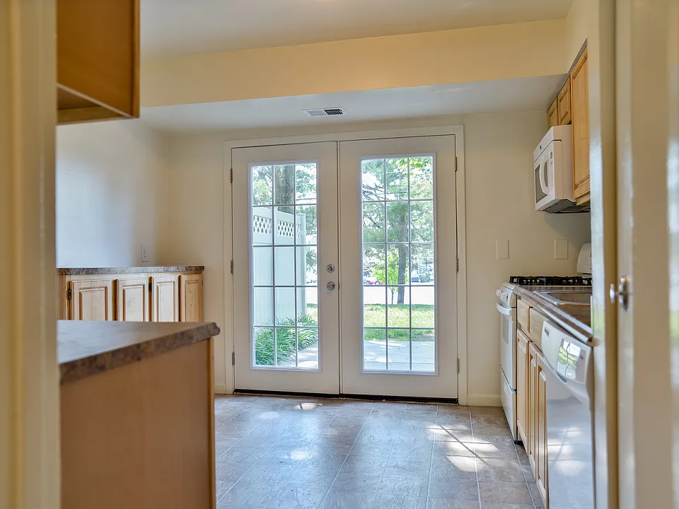 Three bedroom town home kitchen