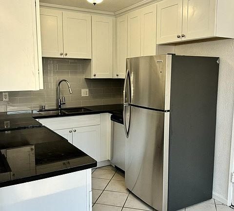 4th image of 7145 Eigleberry St #A