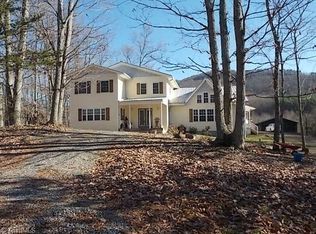 1090 Poplar Ridge Rd, Pinnacle, NC 27043