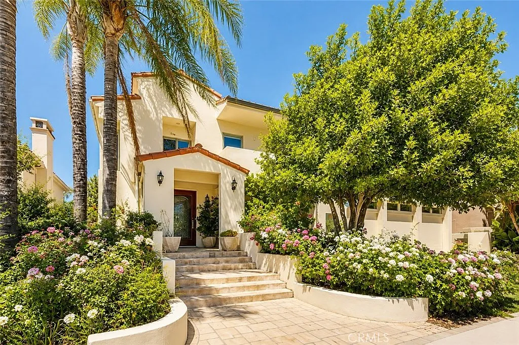 5 bed, 4989 sqft, $15,500 — Photo 1